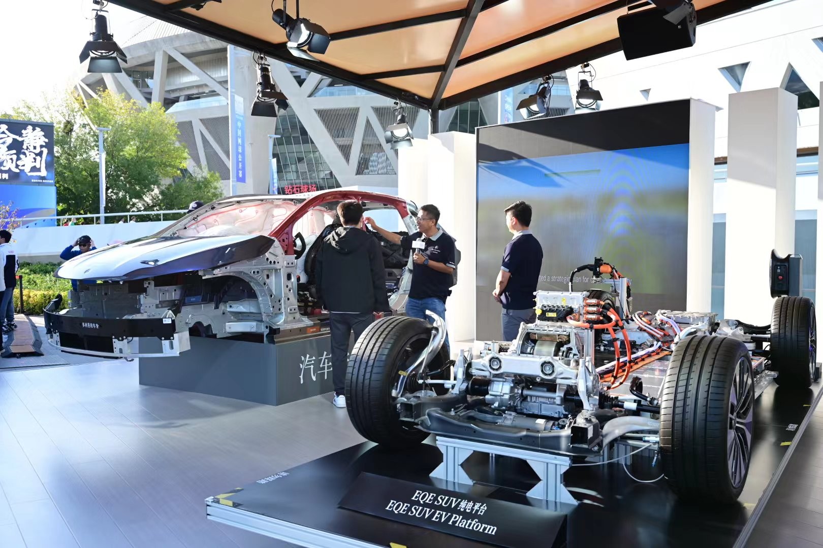 新占据两翼 新占据两翼